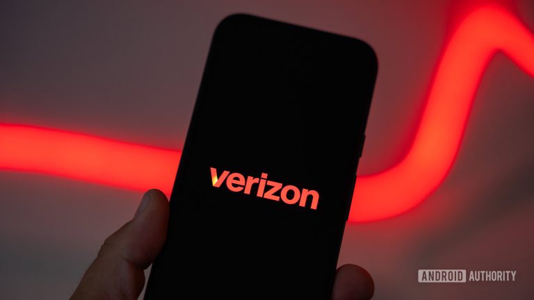 2024-Verizon-logo-on-smartpohone-Stock-photo-11