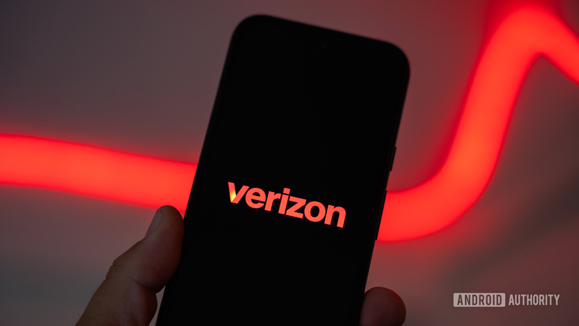 2024-Verizon-logo-on-smartpohone-Stock-photo-11
