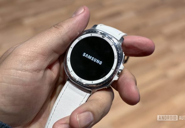 Samsung-Galaxy-Watch-Classic-in-hand-with-Samsung-logo