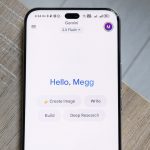 gemini-app-on-a-smartphone-screen-with-a-greeting-scaled-1