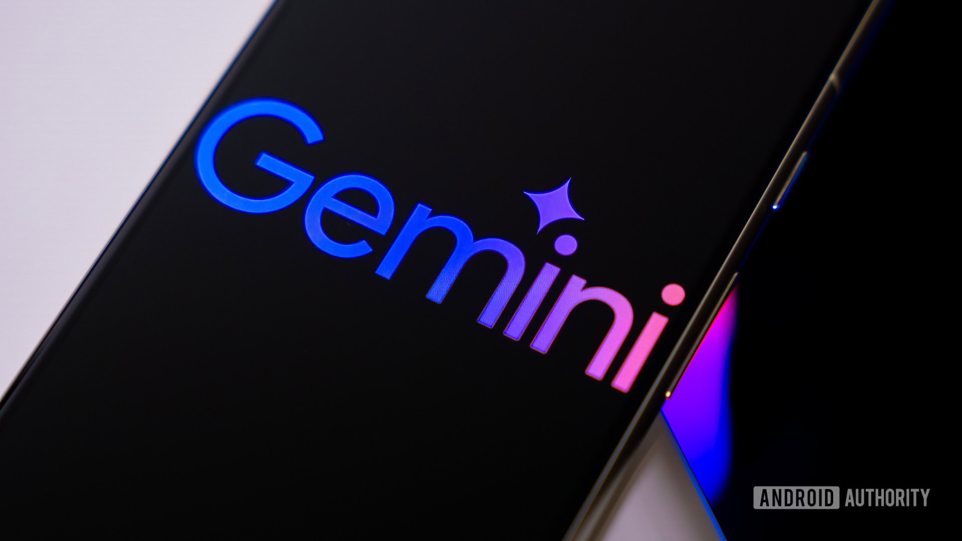 Google-Gemini-logo-on-smartphone-stock-photo-4