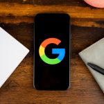 Google-or-Google-Search-logo-on-smartphone-stock-photo-3