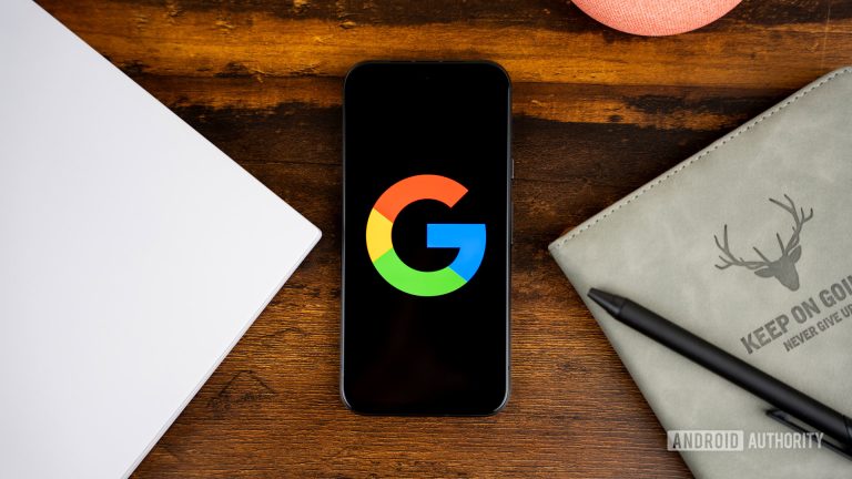 Google-or-Google-Search-logo-on-smartphone-stock-photo-3