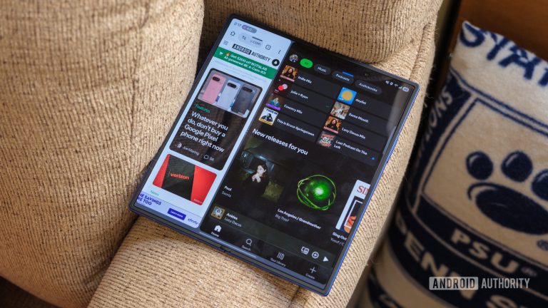 Samsung-Galaxy-Z-Fold-7-split-screen-spotify-chrome
