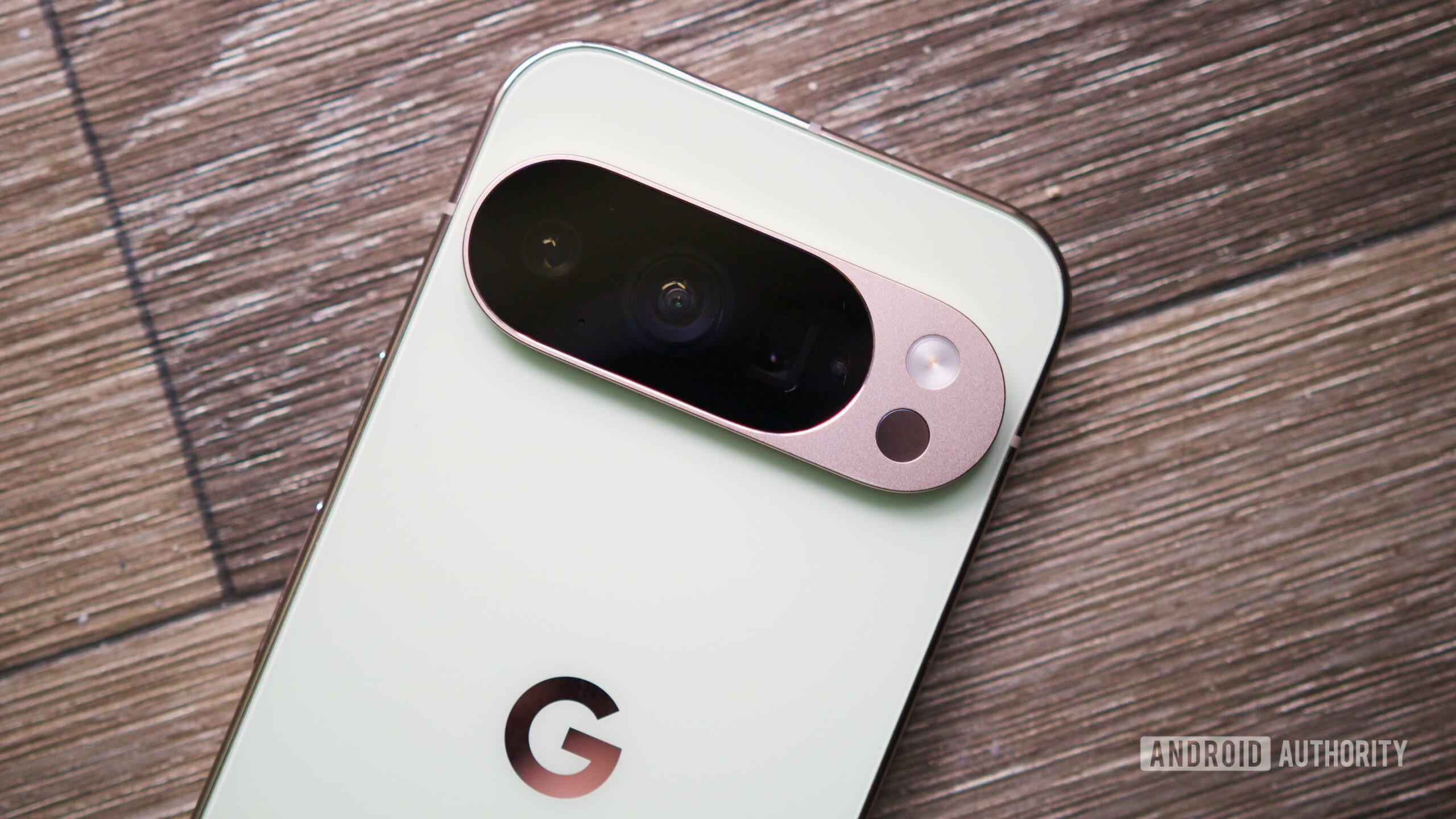google-pixel-10-pro-camera-temperature-sensor-close-up-scaled-1