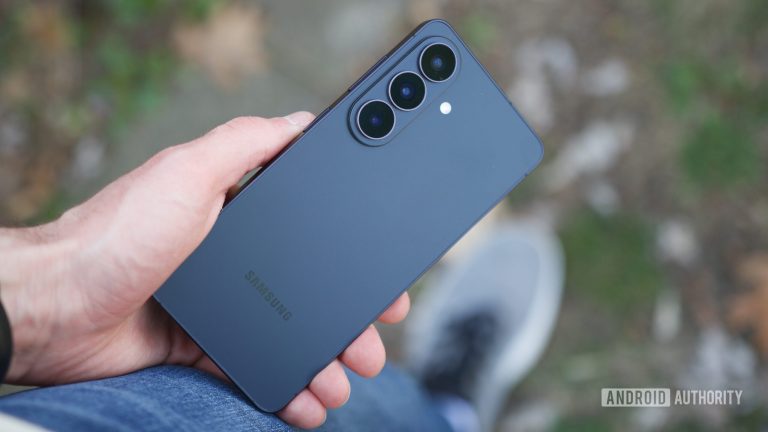 samsung-galaxy-s26-base-review-back-phone-4-scaled-1