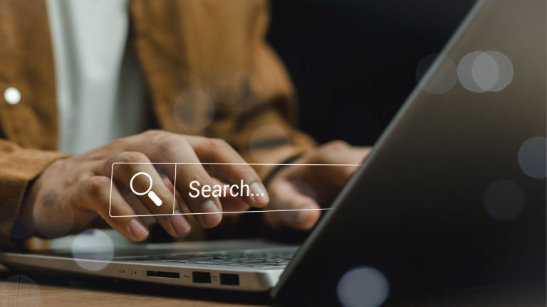 Data,Search,Technology,Search,Engine,Optimization.,Man's,Hands,Are,Using