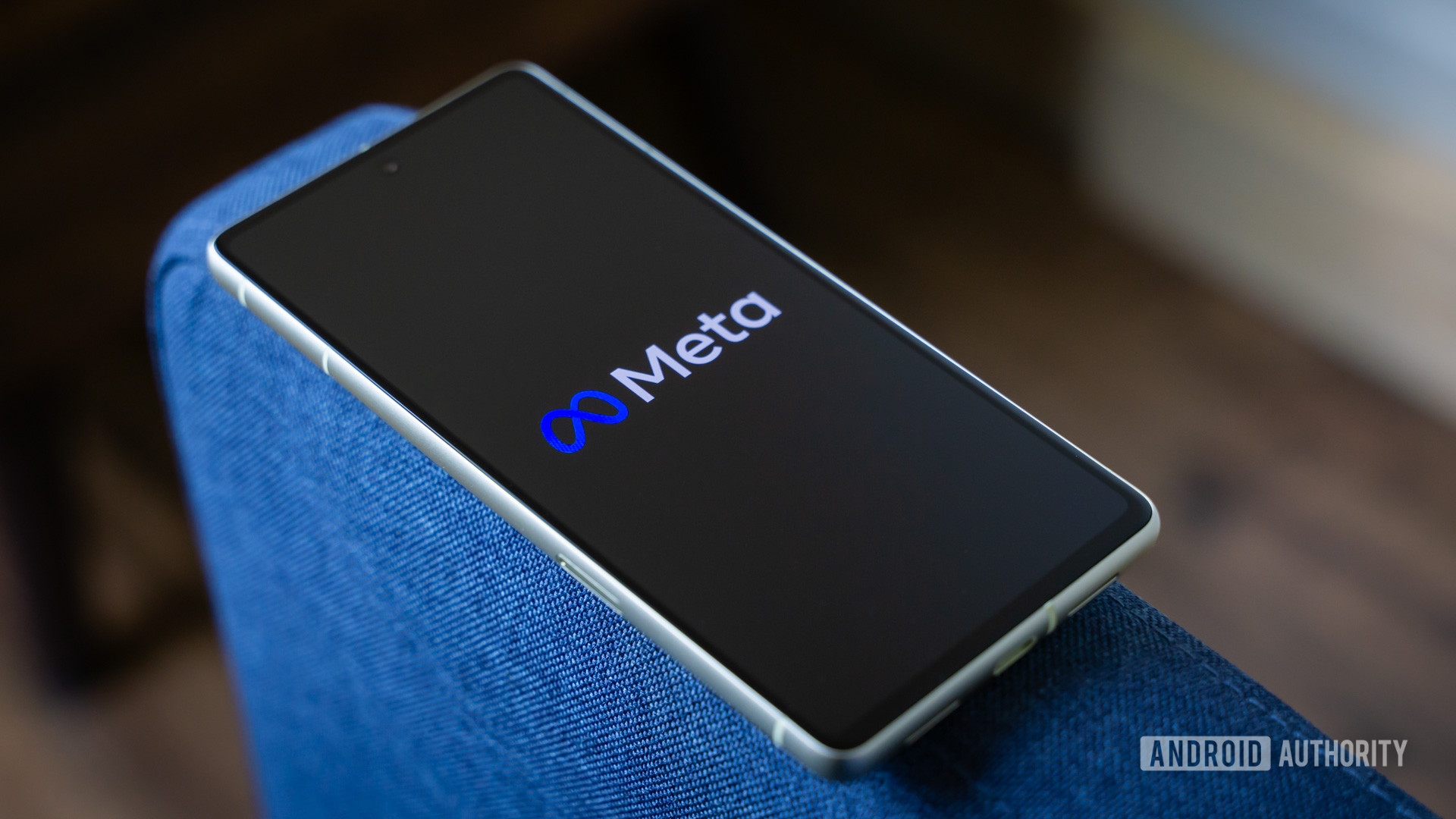 Meta-logo-on-smartphone-stock-photo-5