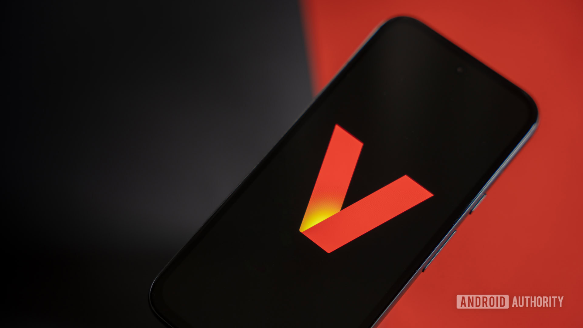 Verizon-Wireles-logo-on-phone-stock-photo-6