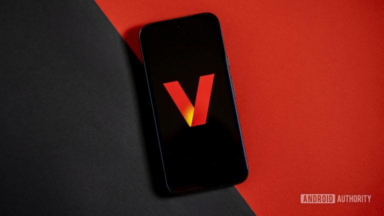Verizon-Wireles-logo-on-phone-stock-photo-8