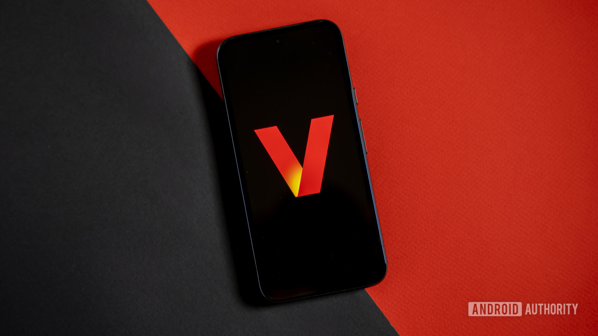 Verizon-Wireles-logo-on-phone-stock-photo-8