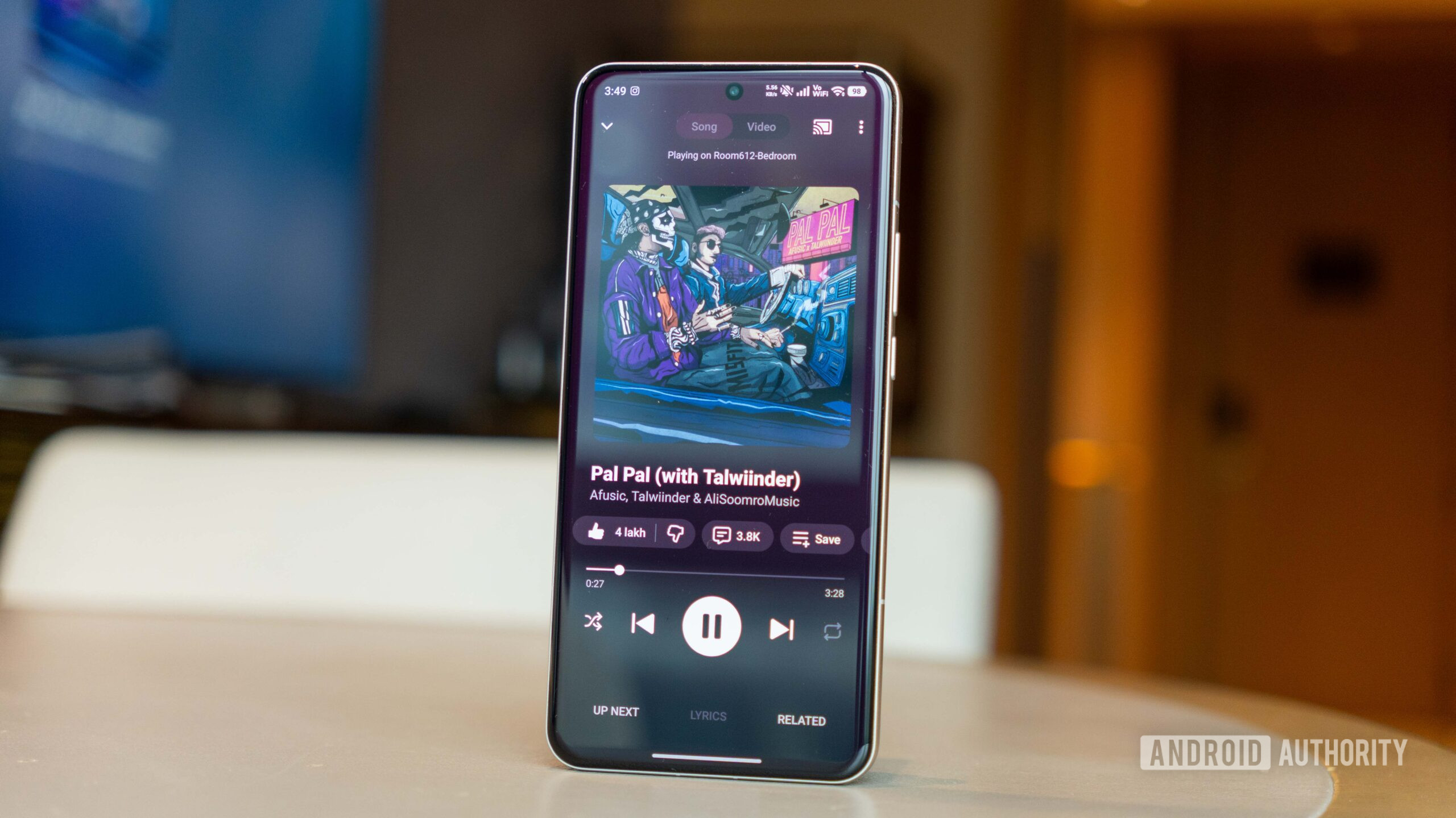 YouTube-Music-player-screen-on-the-Xiaomi-15-Ultra-scaled-1