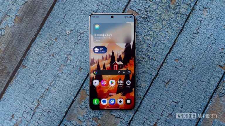 Samsung-Galaxy-S26-Ultra-showing-One-UI-home-screen