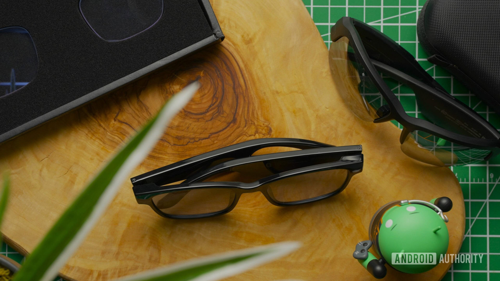 smart-glasses-from-above-scaled-1