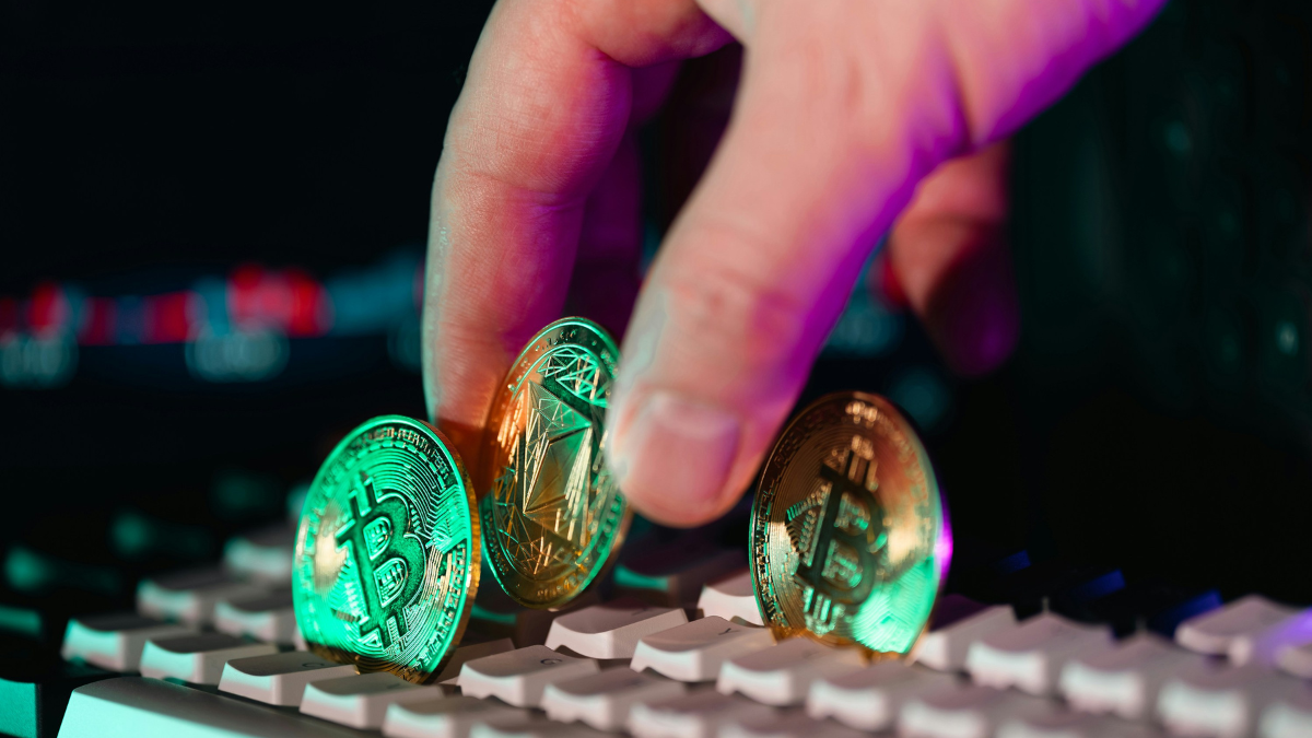 Bitcoin Faces Pressure as Traders Remain Cautious Ahead of Anticipated US Policy Decision