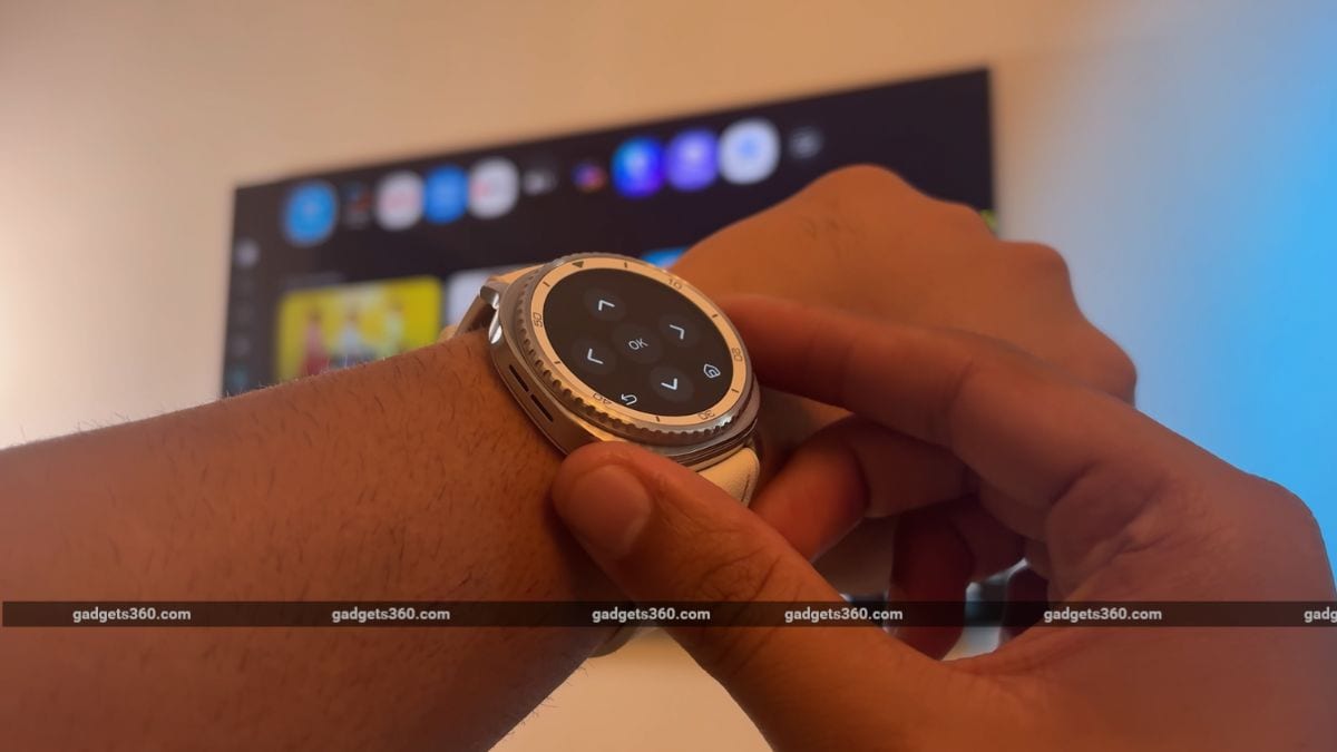 Hands-On with Samsung QLED Q8F 4K Smart TV: This is the AI-Powered TV to Beat in 2025