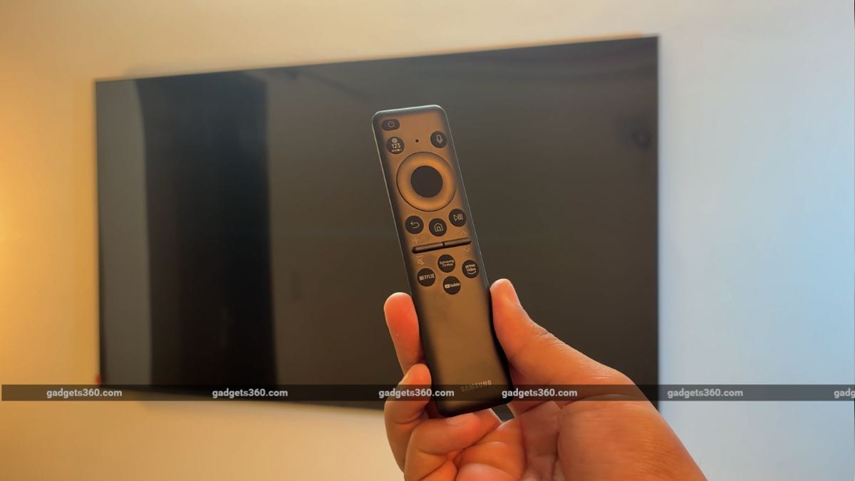 Hands-On with Samsung QLED Q8F 4K Smart TV: This is the AI-Powered TV to Beat in 2025