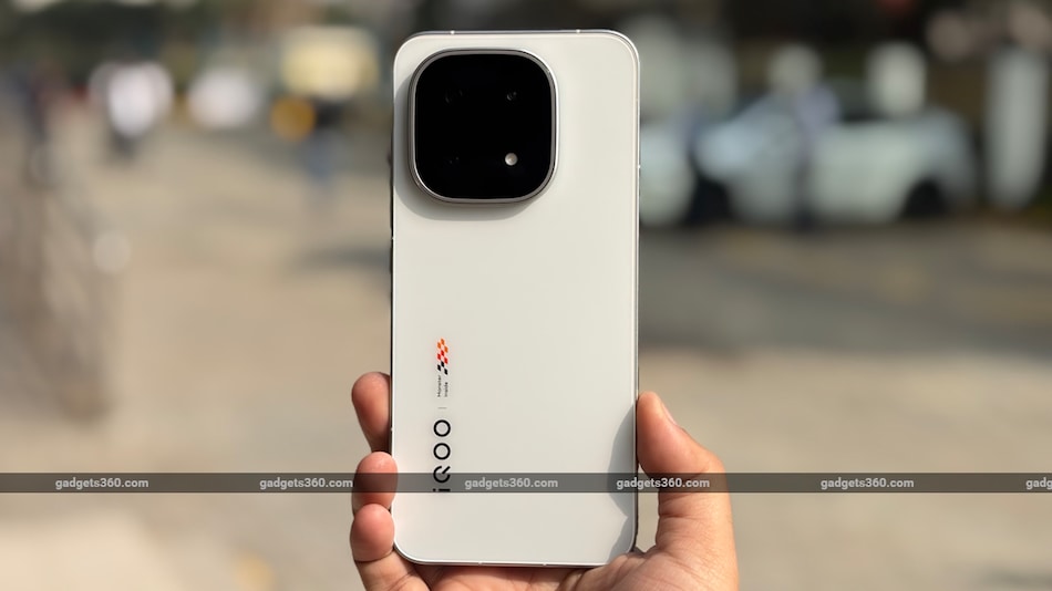 iQOO 15 With Snapdragon 8 Elite Gen 5 Chip to Go on Sale Today: See Price, Offers