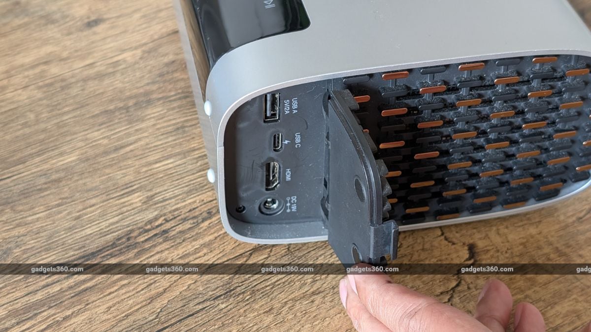 ViewSonic M10 Review: Compact, Classy, and Capable